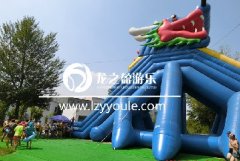 在兒童水上樂園設(shè)備中有一條守護(hù)您的神龍！