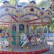 兒童旋轉(zhuǎn)木馬上傳動與下傳動有什么分別？