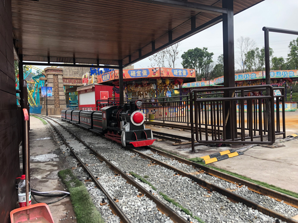 <b>重慶圣名環(huán)球城-仿真小火車</b>